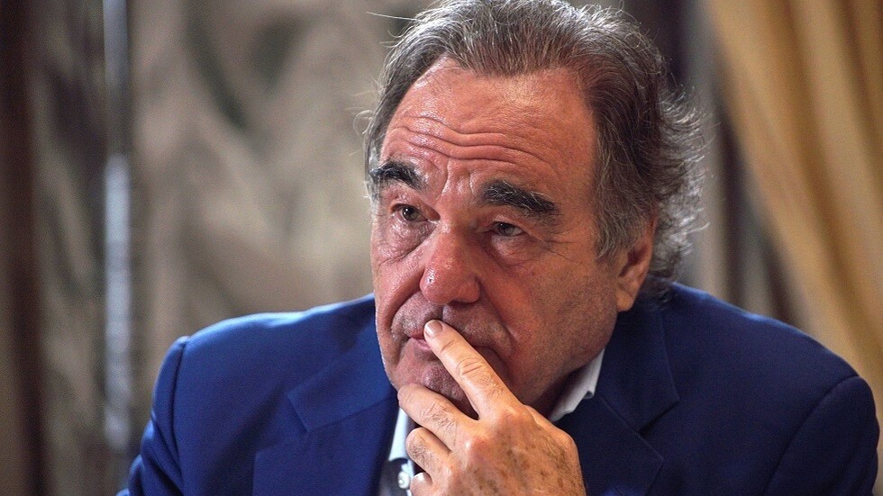 أوليفر ستون: الولايات المتحدة لا تريد لروسيا أن تقف على قدميها مرة أخرى