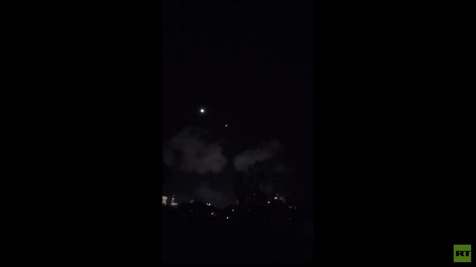 لقطات فيديو لأكبر ضربة صاروخية شنتها كتائب القسام على مناطق واسعة من إسرائيل قبل قليل (فيديوهات)