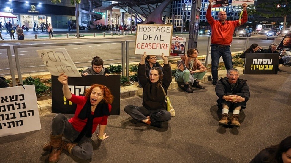 لقطات لاجتماع مجلس الوزراء الإسرائيلي للمصادقة على صفقة تبادل الأسرى والهدنة في غزة.. (فيديو)