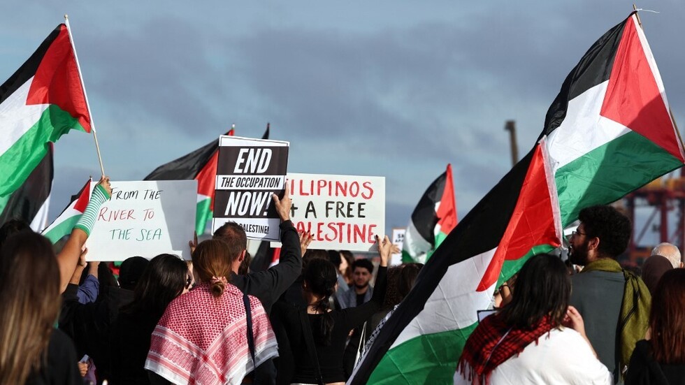 الشرطة الأسترالية تعتدي على متظاهرين بسبب تضامنهم مع غزة (فيديوهات)