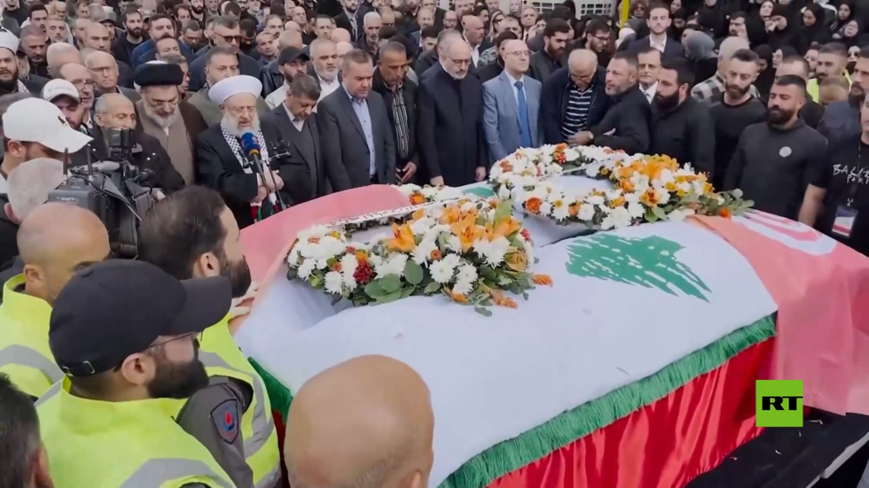 تشييع جنازة صحفيين اثنين من قناة 