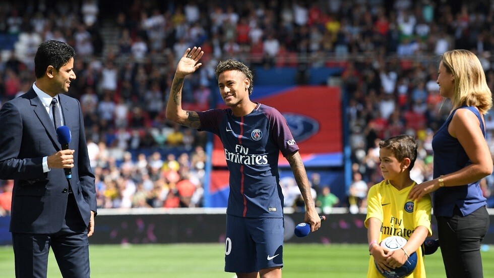 كواليس الصفقة الأغلى.. "ليكيب" تفجر مفاجأة مدوية بشأن انتقال نيمار من برشلونة إلى باريس