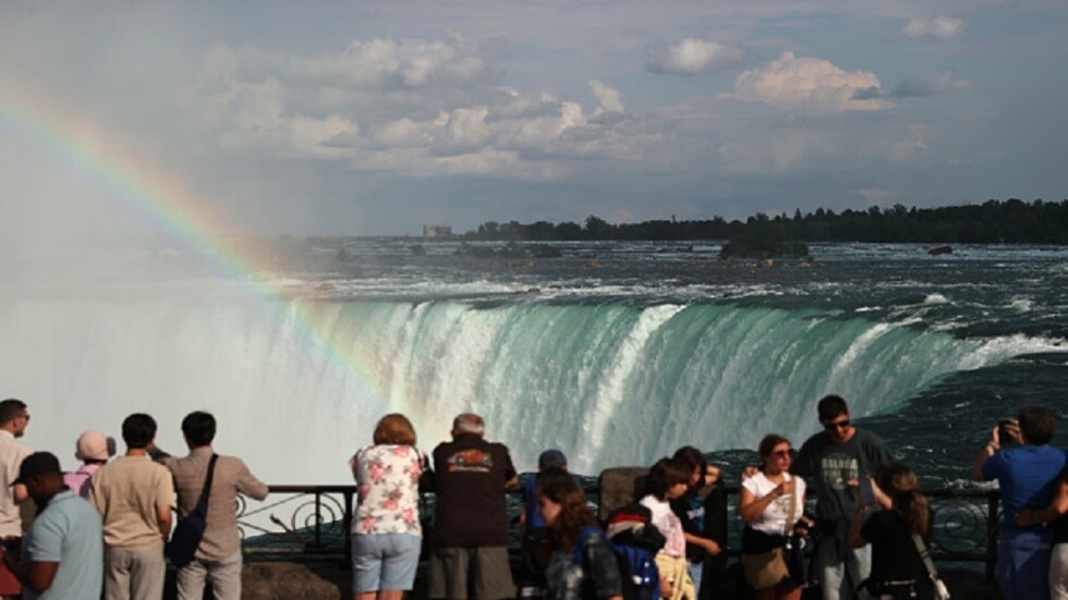 انفجار "ضخم" على الجانب الأمريكي من جسر شلالات نياغارا وإغلاق الحدود مع كندا (فيديو+صور)