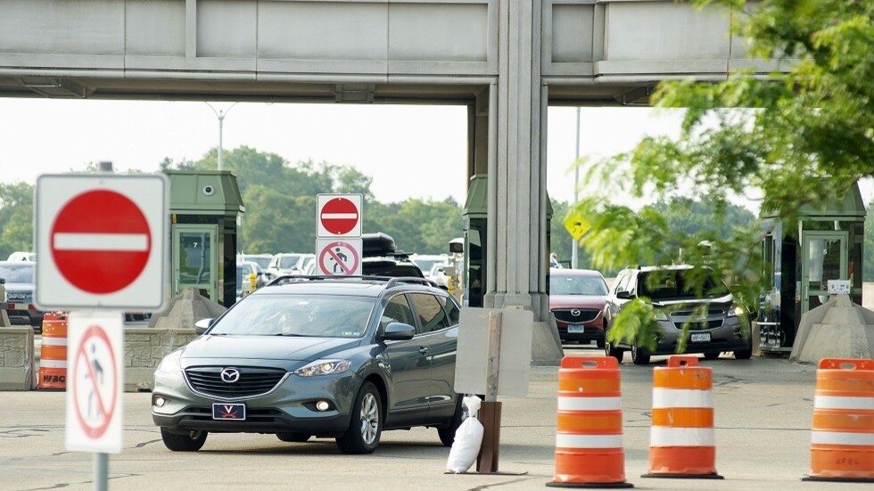 مقتل شخصين بانفجار سيارة مفخخة على الحدود الأمريكية الكندية والتحقيق بفرضية "العمل الإرهابي"