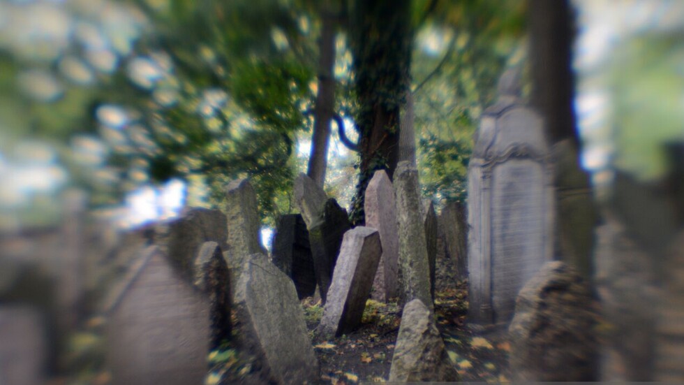 السلطات البلجيكية تعلن عن تعرض 85 مدفنا في مقبرة يهودية للتخريب