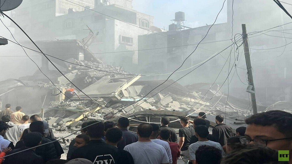 مقتل صحفية فلسطينية وعائلتها بقصف إسرائيلي قبل الهدنة بساعات