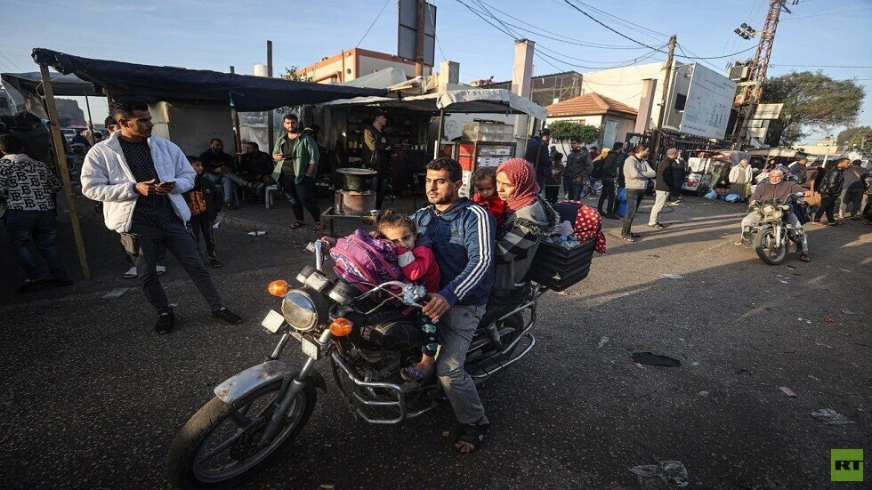 في ظل الهدنة... العائدون يكتشفون مئات الجثث المتحللة شمال قطاع غزة (صور + فيديو)