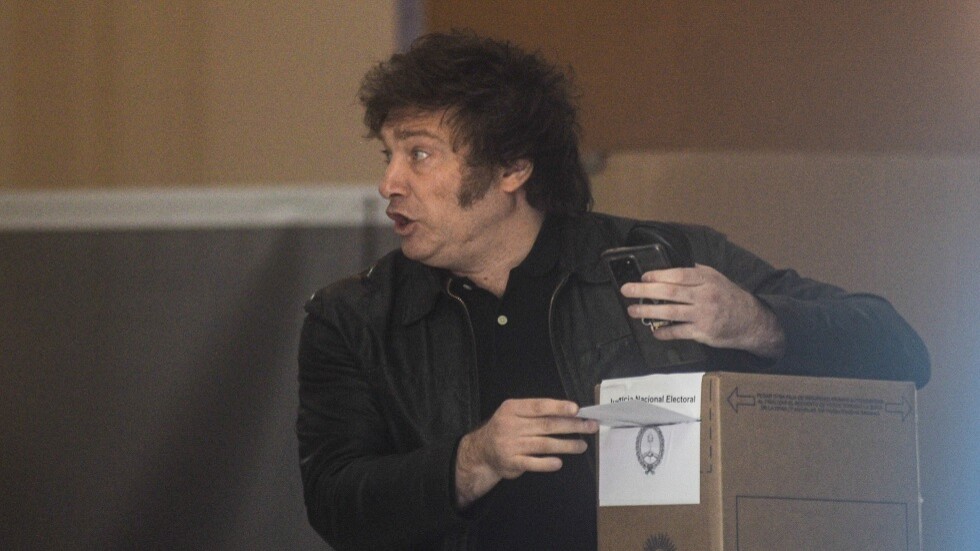 رئيس الأرجنتين الجديد يعد بإغلاق المصرف المركزي في البلاد واستكمال "الدولرة"