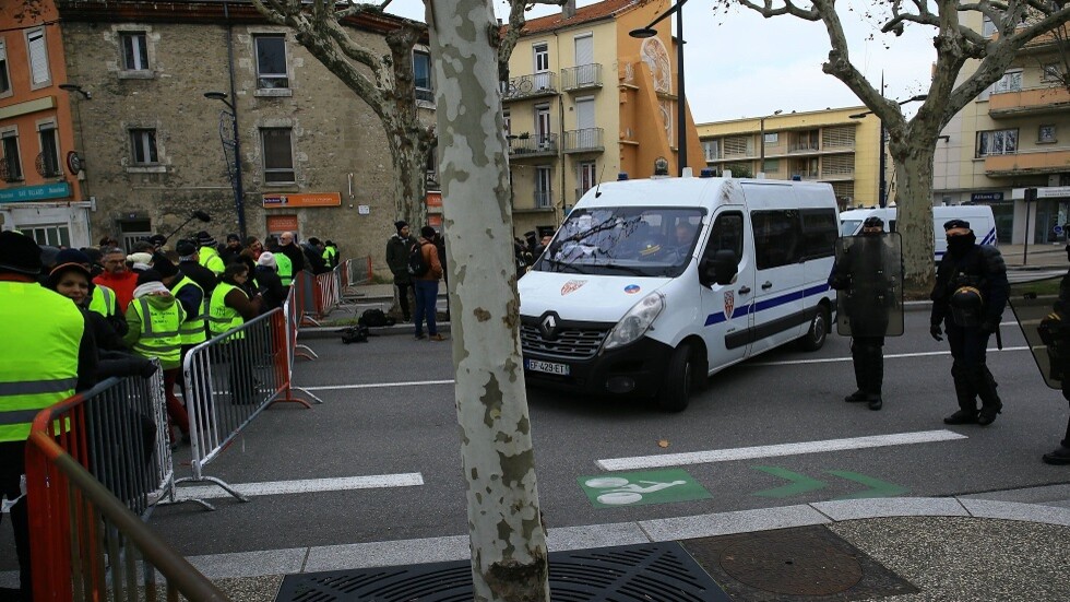 فرنسا.. رسالة معادية للإسلام وتسيء للنبي محمد تصل لمسجد فالانس (فيديو)