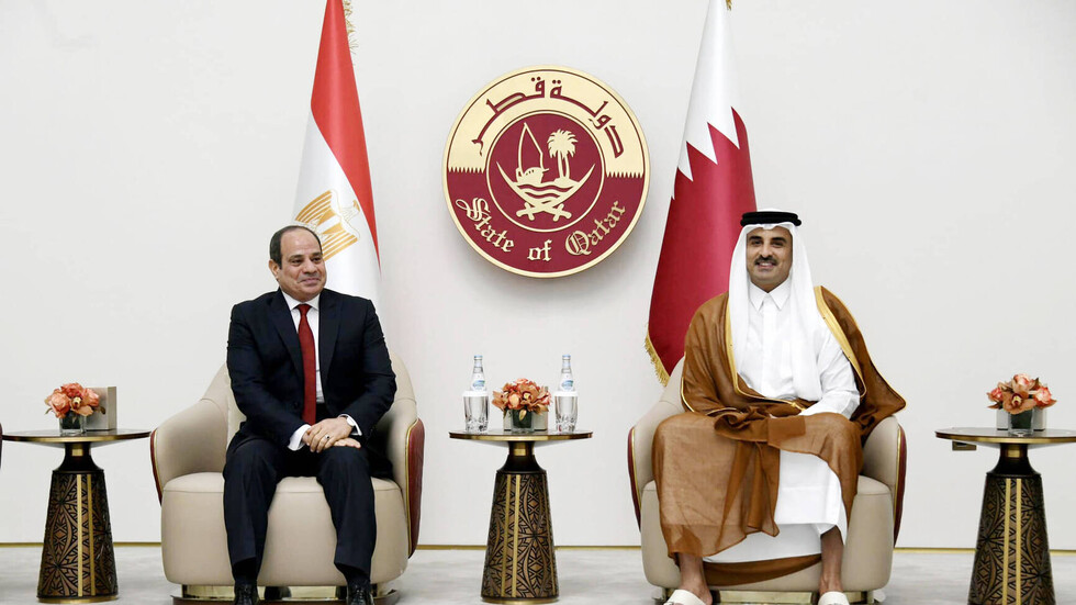 أمير قطر يعيد نشر تغريدة السيسي ويرفقها بكلمات شكر وتقدير