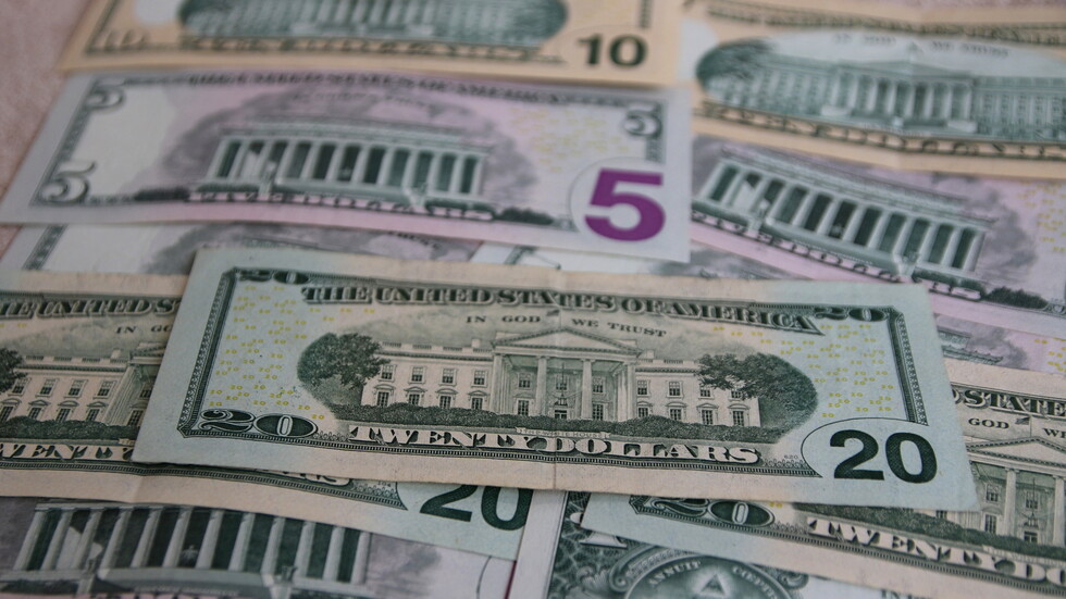 مساعد الرئيس الإيراني يتحدث عن خسارة مليارية