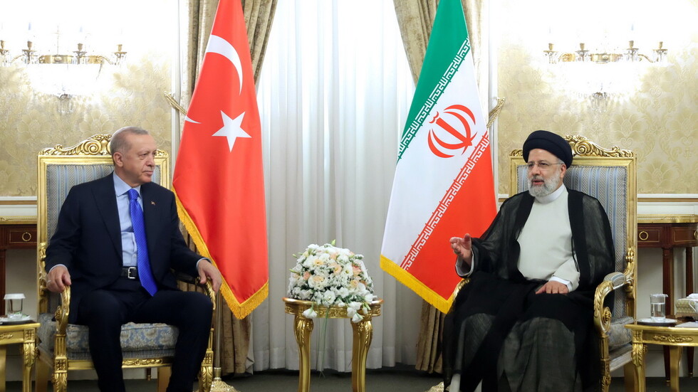 رئيسي لأردوغان: شعب غزة هو الذي يقرر مصیر ومستقبل غزة اعتمادا على حكومة "حماس" الشرعية وليس أمريكا