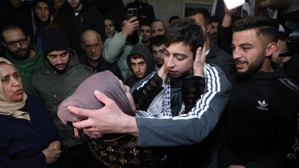 بينهم 3 أسيرات.. "حماس" تكشف قائمة بأسرى سيفرج عنهم اليوم