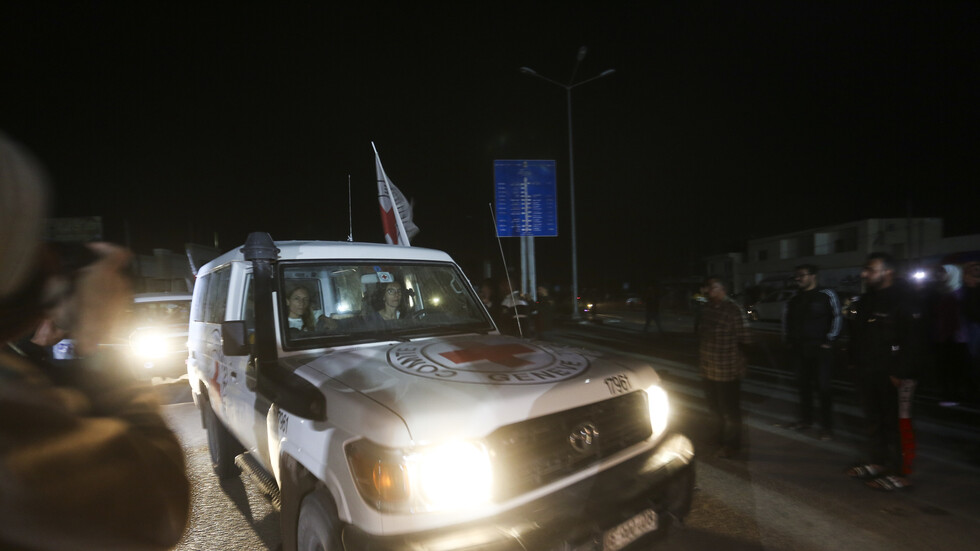 "رويترز" عن مسؤول إسرائيلي: حماس لديها ما يكفي من الأسرى لتمديد الهدنة يومين أو ثلاثة