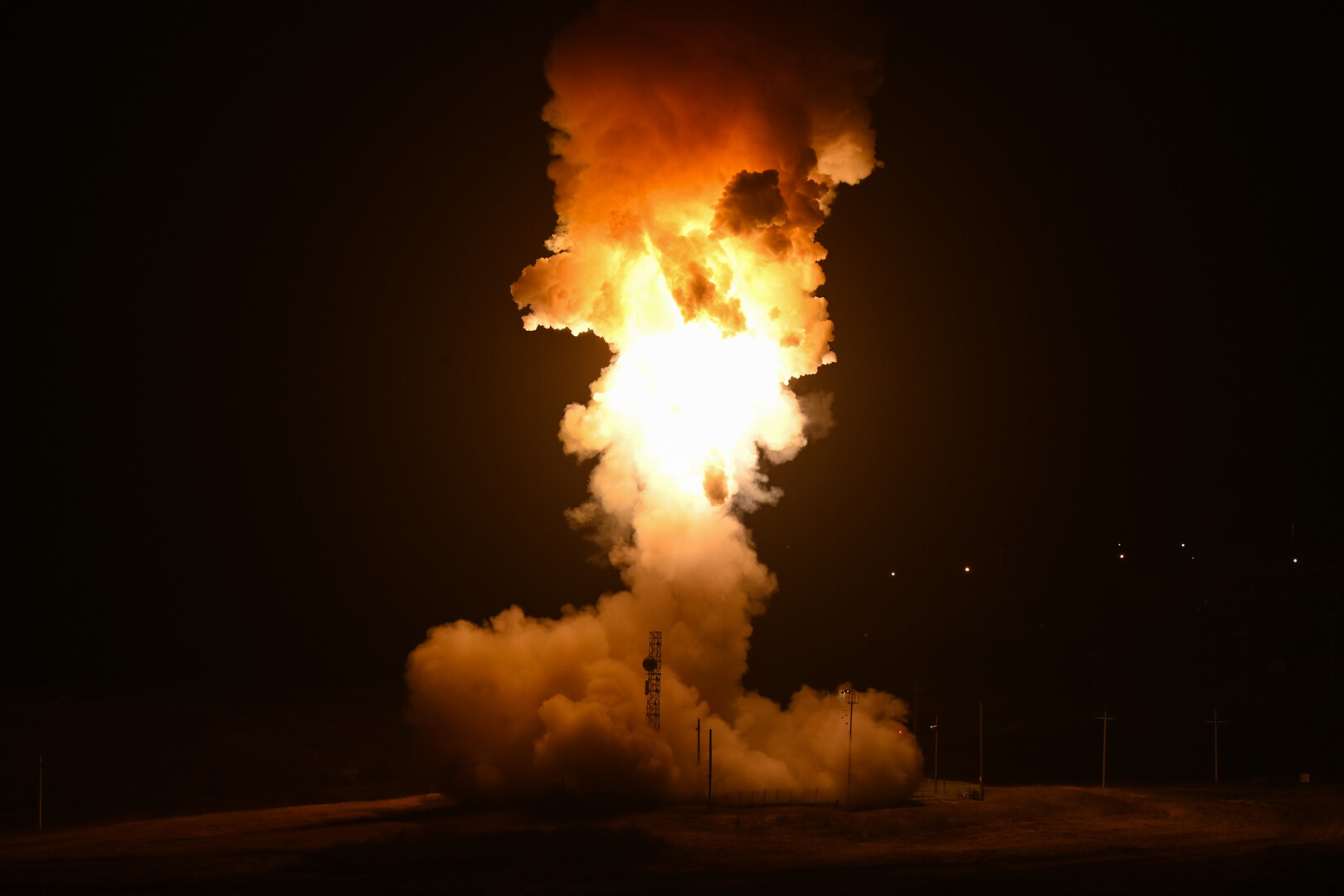الولايات المتحدة تختبر صاروخ "مينتمان 3" العابر للقارات في 1 نوفمبر