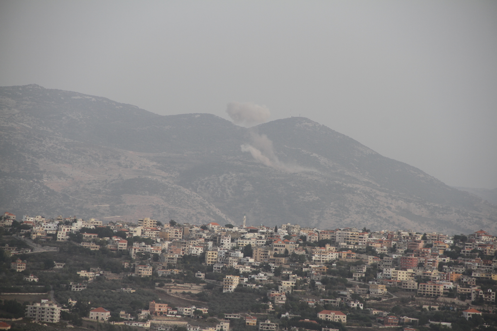 الجيش الإسرائيلي يعلن مهاجمة الأراضي اللبنانية 