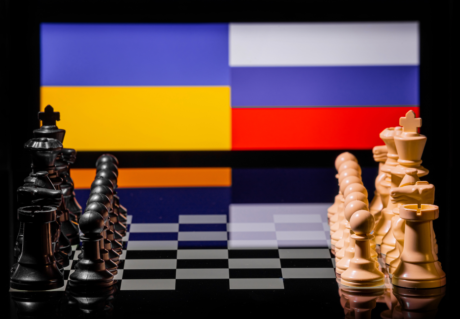 لاعب شطرنج أوكراني يتحدى الحظر أمام الروسي أرتيمييف