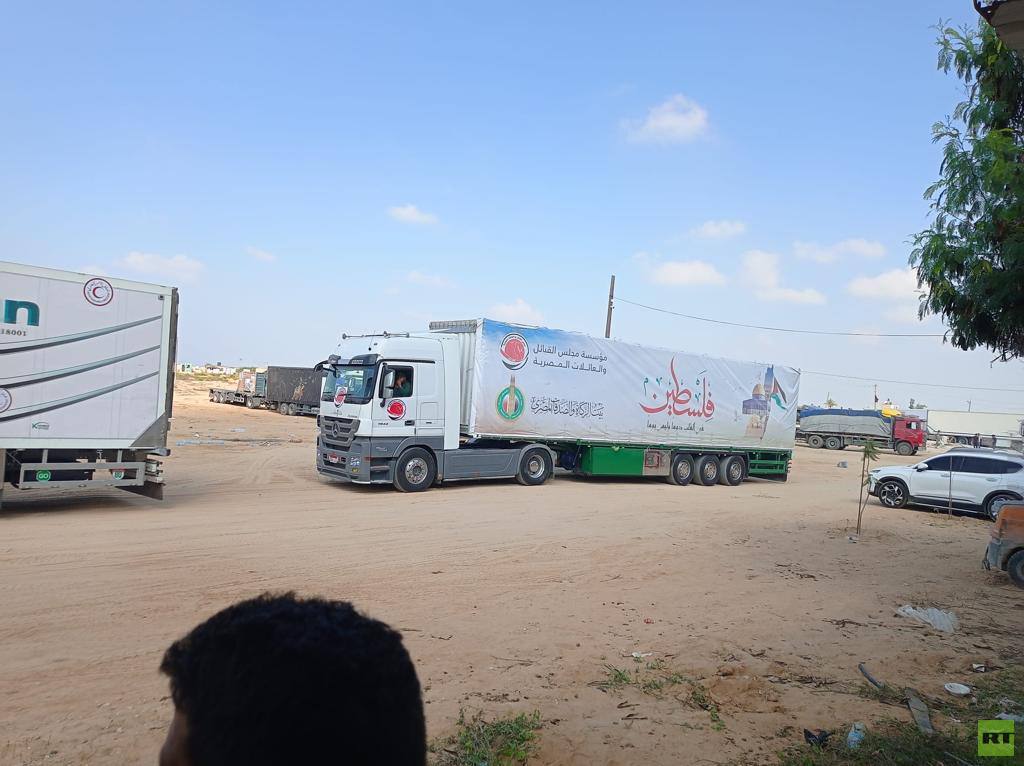 الهلال الأحمر الفلسطيني: 102 شاحنة مساعدات تدخل غزة (صور)