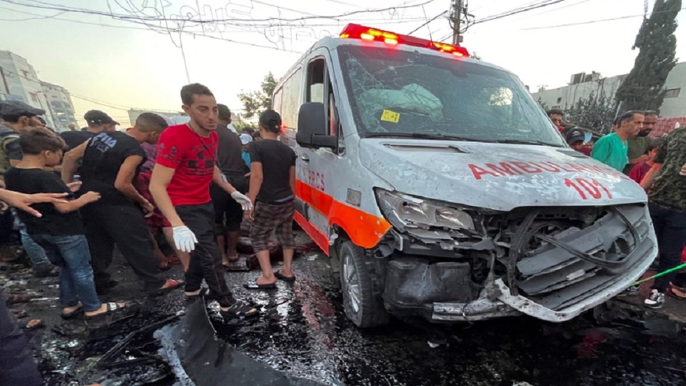 الجيش الإسرائيلي يبرر قصفه لسيارة إسعاف على مدخل مشفى الشفاء المزدحم بالمدنيين في غزة