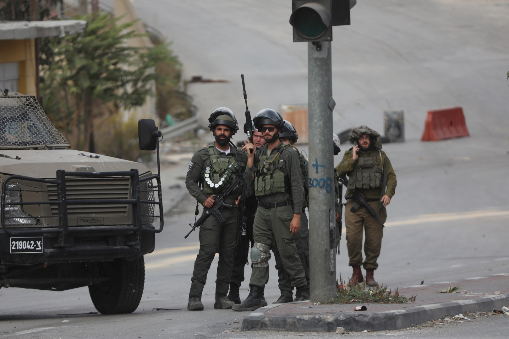 القوات الإسرائيلية تنفذ اقتحامات جديدة لمناطق بالضفة الغربية وتعتقل العشرات