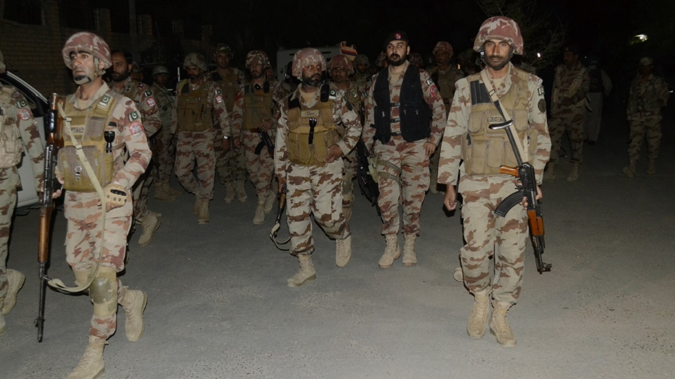 الجيش الباكستاني يعلن تصفية 9 مسلحين وإحباط هجوم على قاعدة جوية في البنجاب