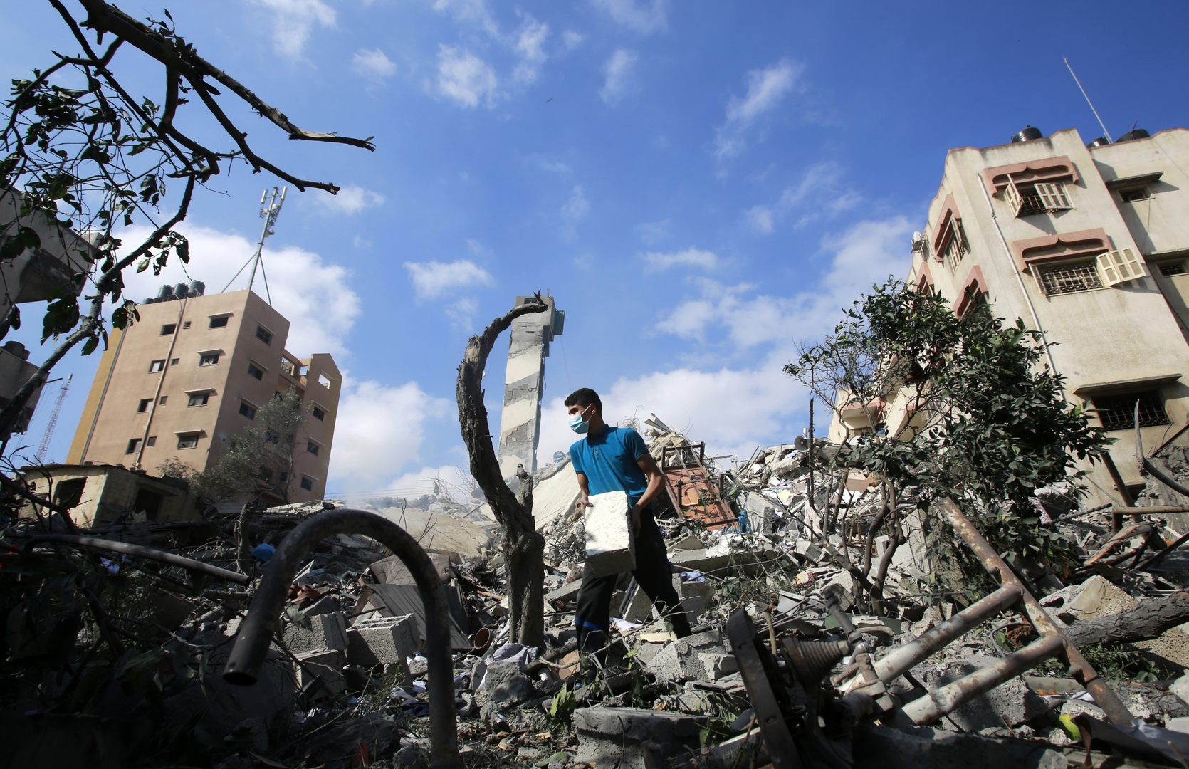 الداخلية الفلسطينية تعلن ارتفاع عدد الضحايا في غزة إلى أكثر من 37 ألفا