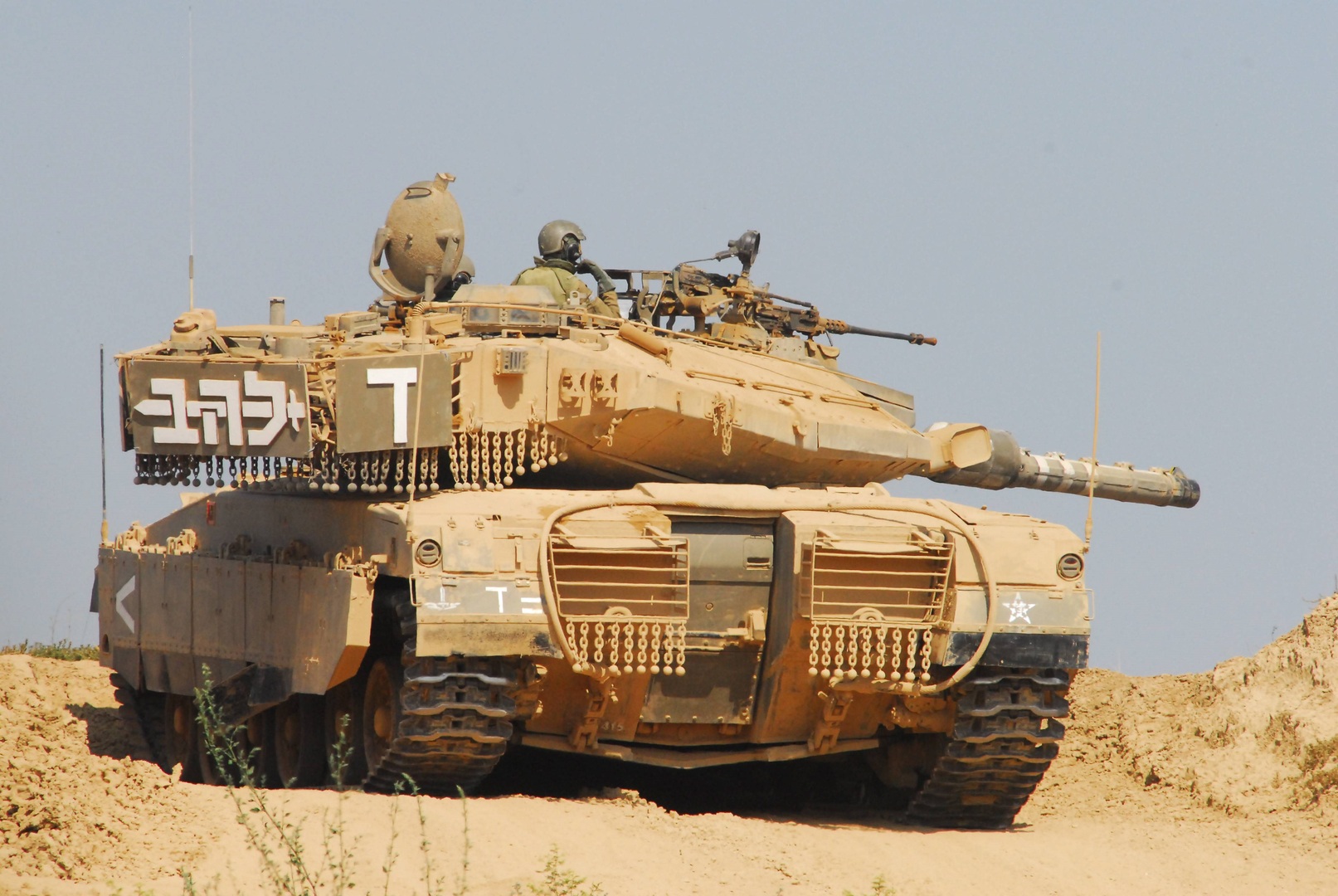 الجيش الإسرائيلي يعلن تطويقه كامل قطاع غزة وانتشار جنوده على طول ساحله