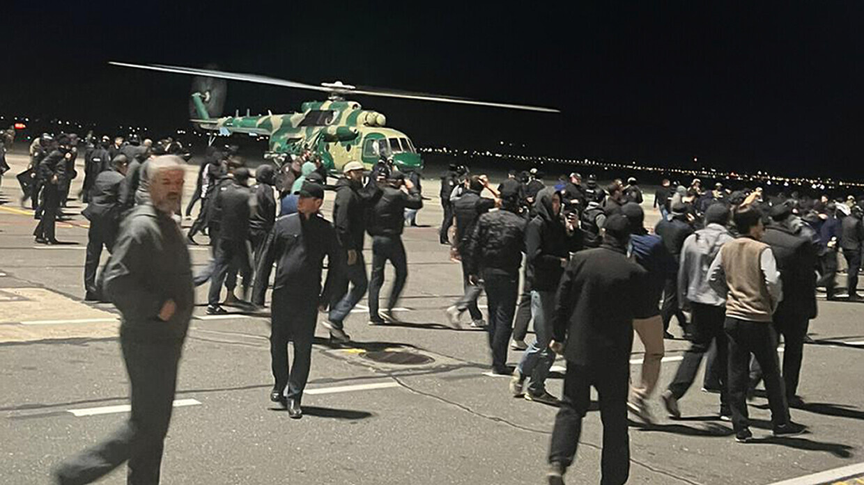 توقيف 200 شخص على خلفية اقتحام مطار محج قلعة في داغستان بعد هبوط طائرة تقل إسرائيليين