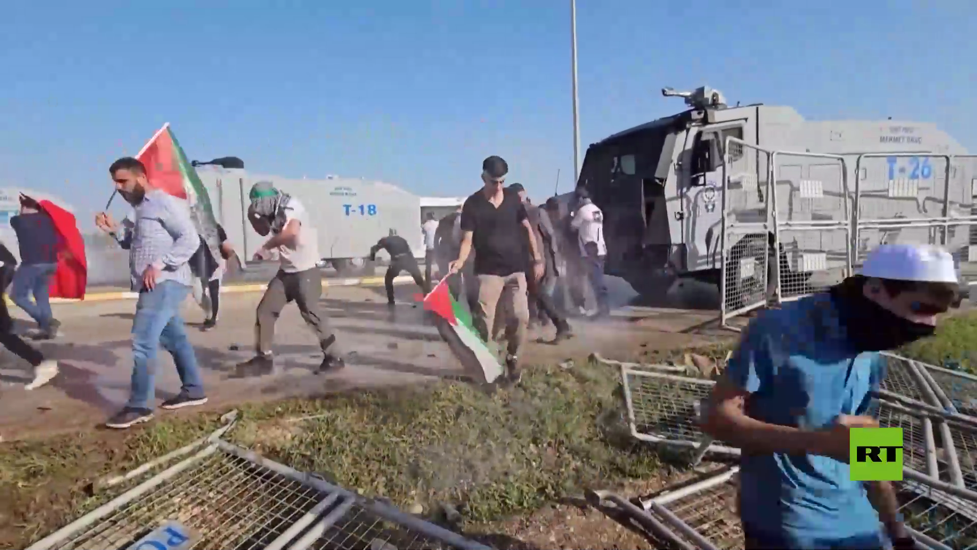 مشاهد جديدة من الاشتباكات خارج قاعدة إنجرليك في تركيا