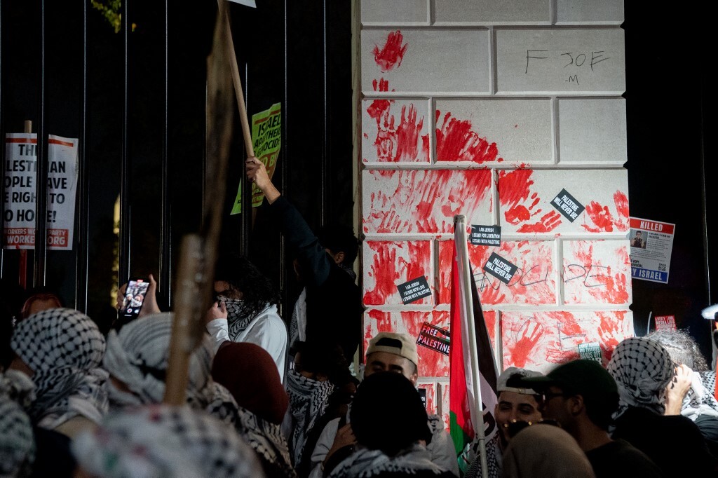 مظاهرات مطالبة بوقف إطلاق النار في غزة تلاحق بايدن حول الولايات المتحدة (فيديوهات)