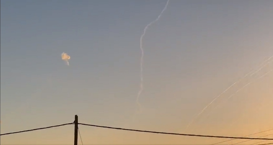 إعلام عبري: سقوط صاروخين على الجولان السوري المحتل (صور + فيديو)