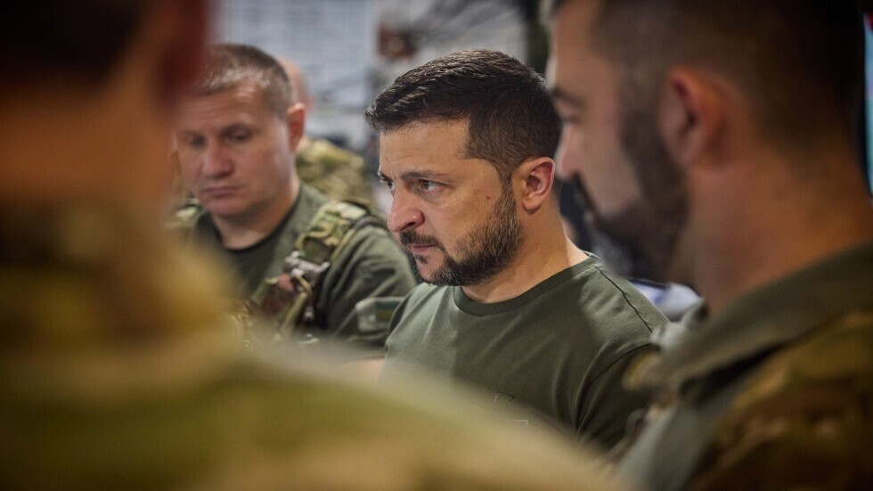 ضابط سابق في الاستخبارات الأمريكية يعلق على تصريحات قائد القوات الأوكرانية