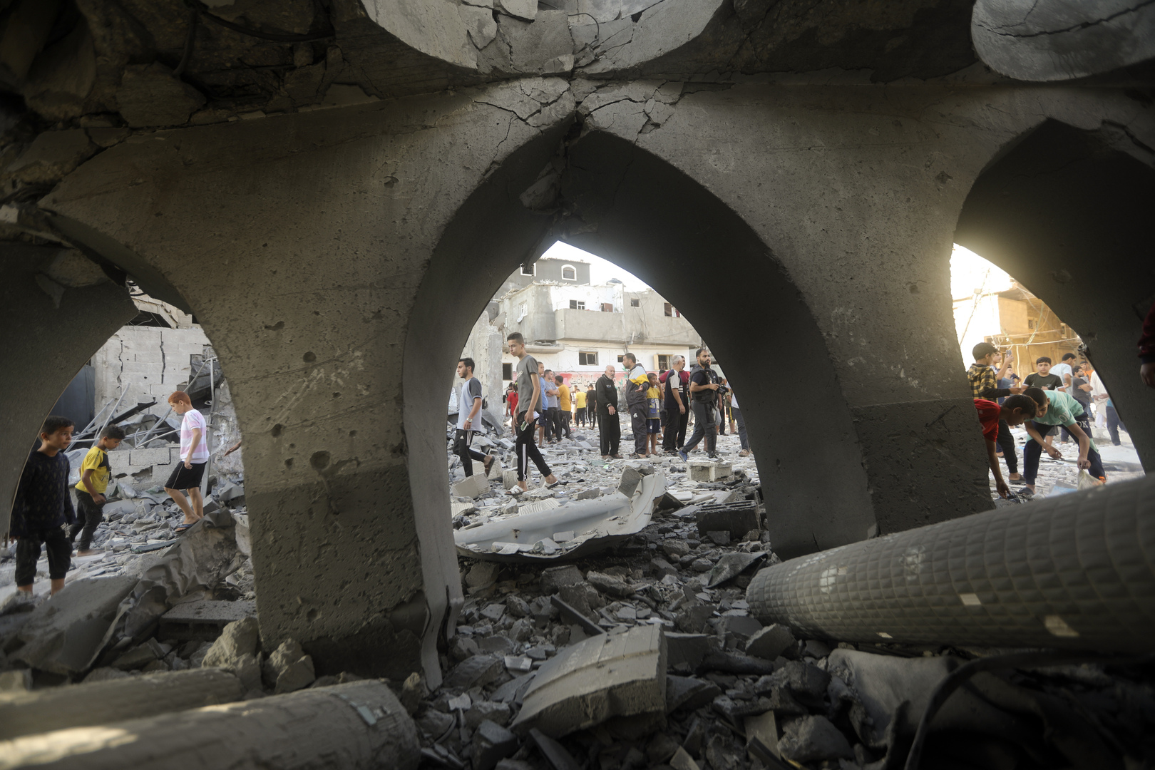 وسائل إعلام: مديرا المخابرات الأمريكية والإسرائيلية ورئيس وزراء قطر يبحثون هدنة مؤقتة بغزة