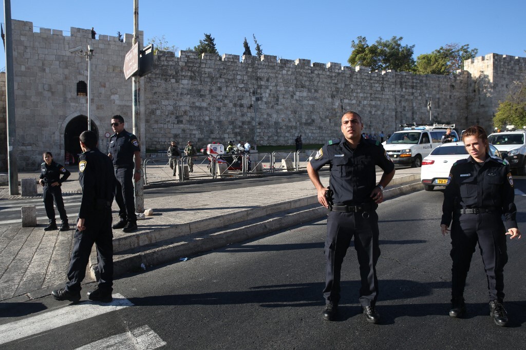الشرطة الإسرائيلية تطرد عنصرا هرب من موقعه خشية من عملية طعن في القدس