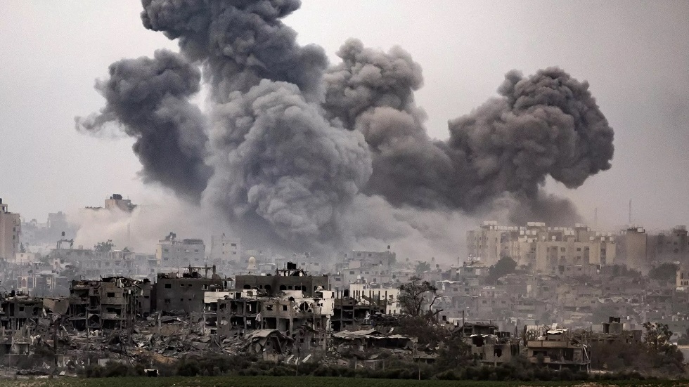 الجيش الإسرائيلي يصعد هجماته في غزة واشتباكات ضارية على عدة محاور