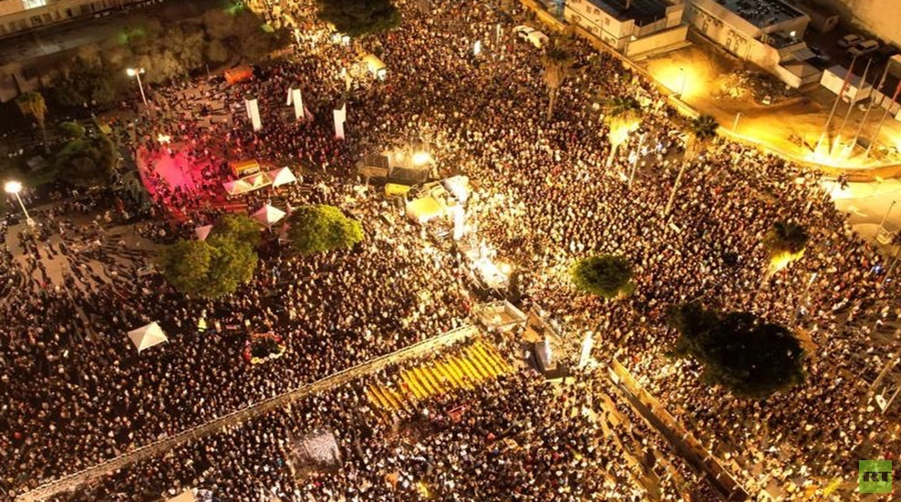 مظاهرات حاشدة في تل أبيب مناهضة لنتنياهو تطالب بالإفراج عن الأسرى (فيديو)
