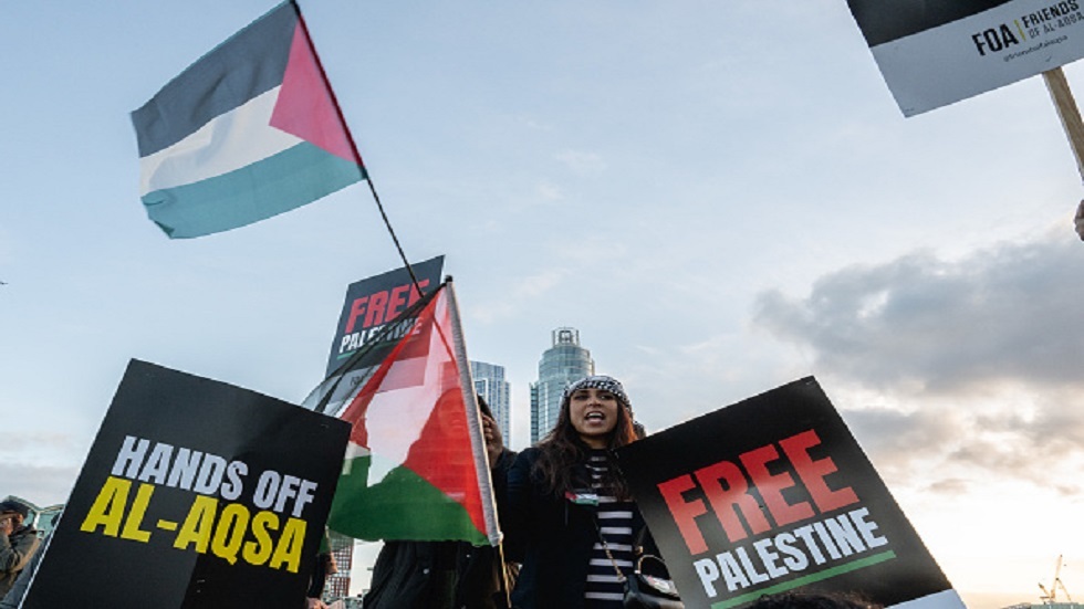 ناشطون مناصرون لفلسطين يعطلون محاضرة جامعية لهيلاري كلينتون