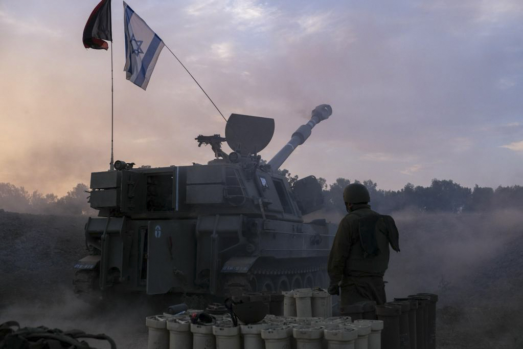 القسام توجه رشقة صاروخية ضخمة تزامنا مع إعلانه.. غالانت: "حماس" فقدت السيطرة على غزة