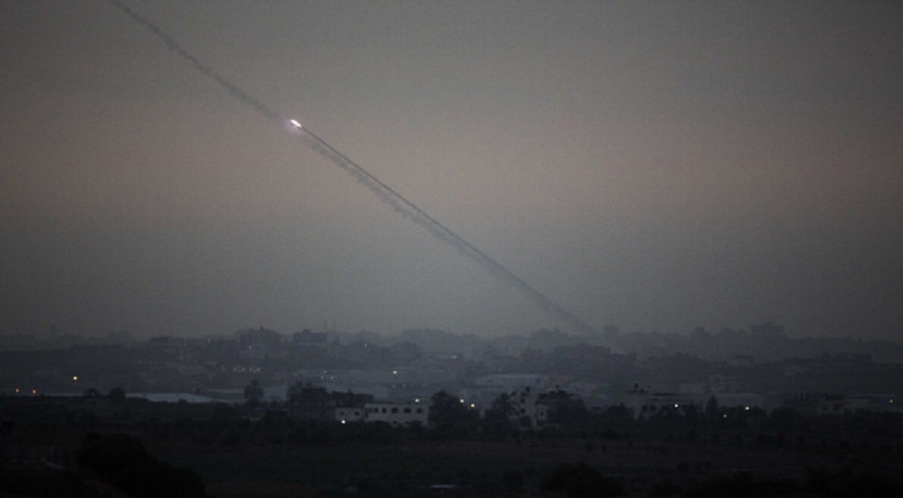 جرحى إسرائيليون في قصف للقسام من غزة على تل أبيب ويافا وصافرات الإنذار تدوي للمرة الثانية في إيلات