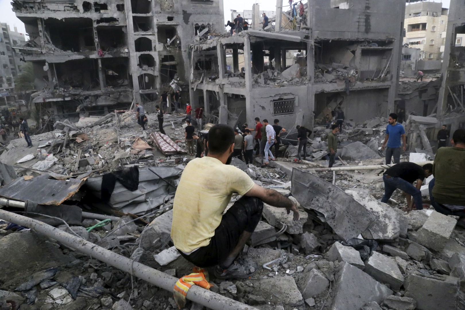 قصف مدفعي يستهدف شمالي قطاع غزة.. ومقتل 9 أشخاص في خان يونس