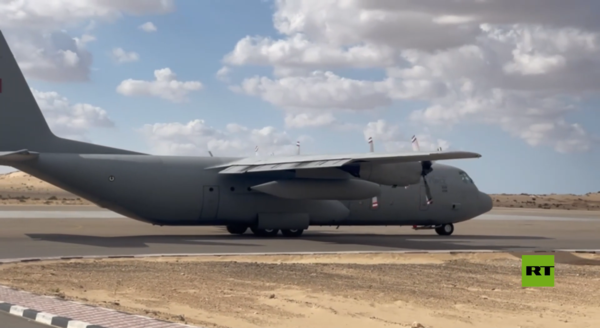 بالفيديو.. طائرات مساعدات إنسانية لغزة تصل إلى مطار العريش في مصر