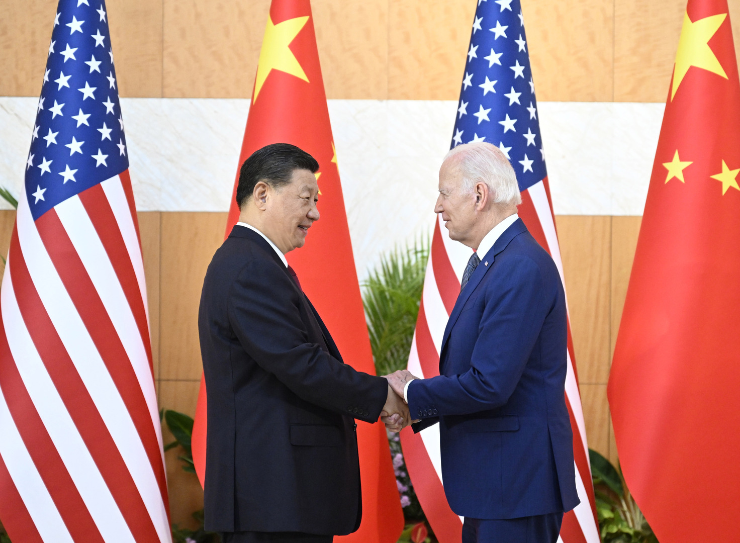 بايدن يؤكد لشي أن التنافس بين الولايات المتحدة والصين لا يجب أن يؤدي إلى صراع (فيديو)