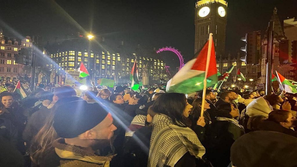 مظاهرات حاشدة أمام البرلمان البريطاني تأييدا للفلسطينيين (فيديو + صور)