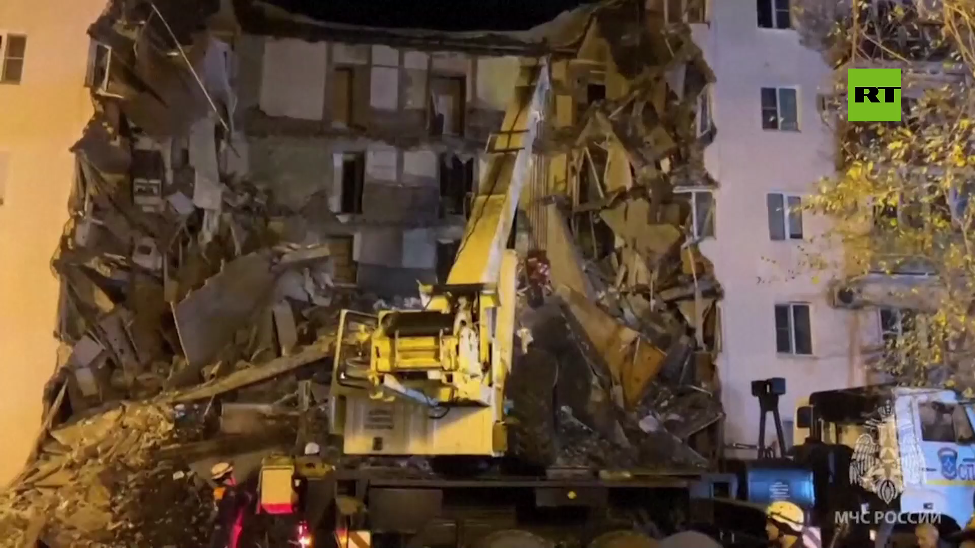 بالفيديو.. انهيار منزل متعدد الطوابق في أستراخان جنوب روسيا