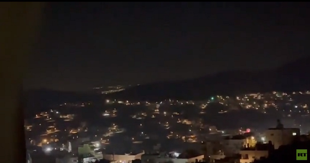 وسائل إعلام: اشتباكات عنيفة عقب اقتحام الجيش الإسرائيلي مدينة طوباس شمال شرق الضفة الغربية (فيديو)