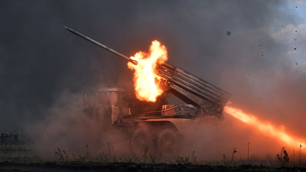 الدفاع الروسية: تدمير عدد من مستودعات الذخيرة وتحييد 700 جندي أوكراني خلال يوم
