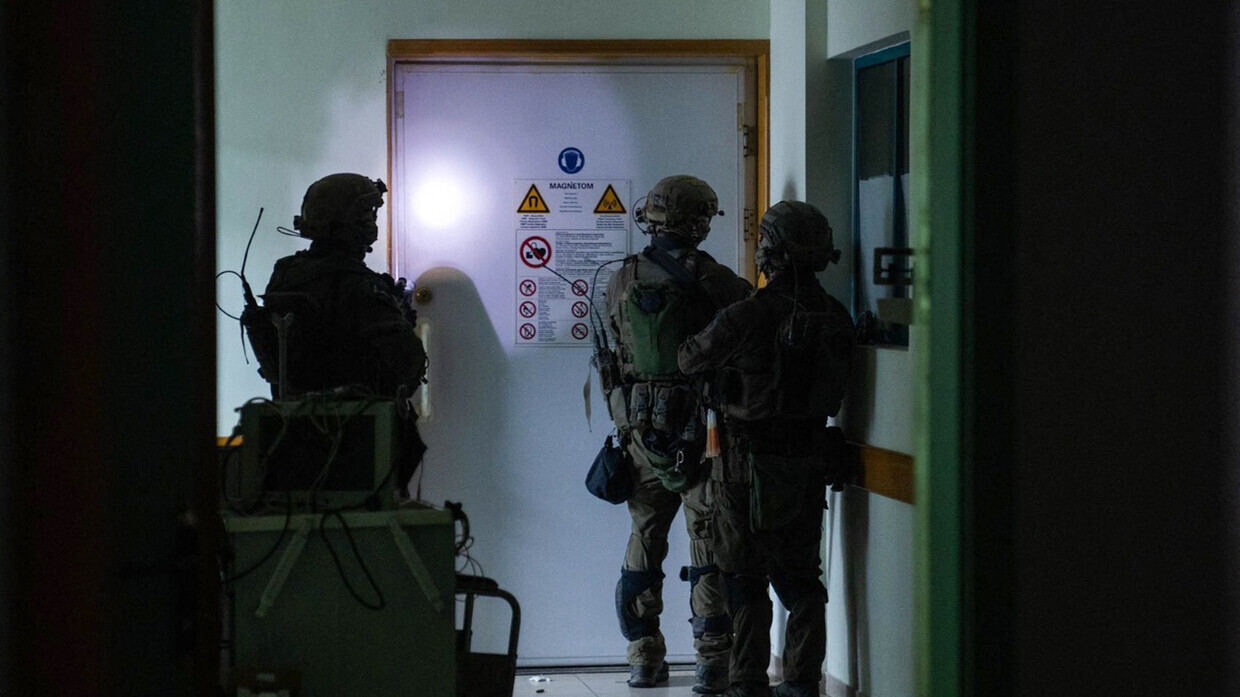 CNN لا تستبعد قيام الجيش الإسرائيلي بنقل أسلحة إلى مستشفى الشفاء ثم عرضها على الصحفيين