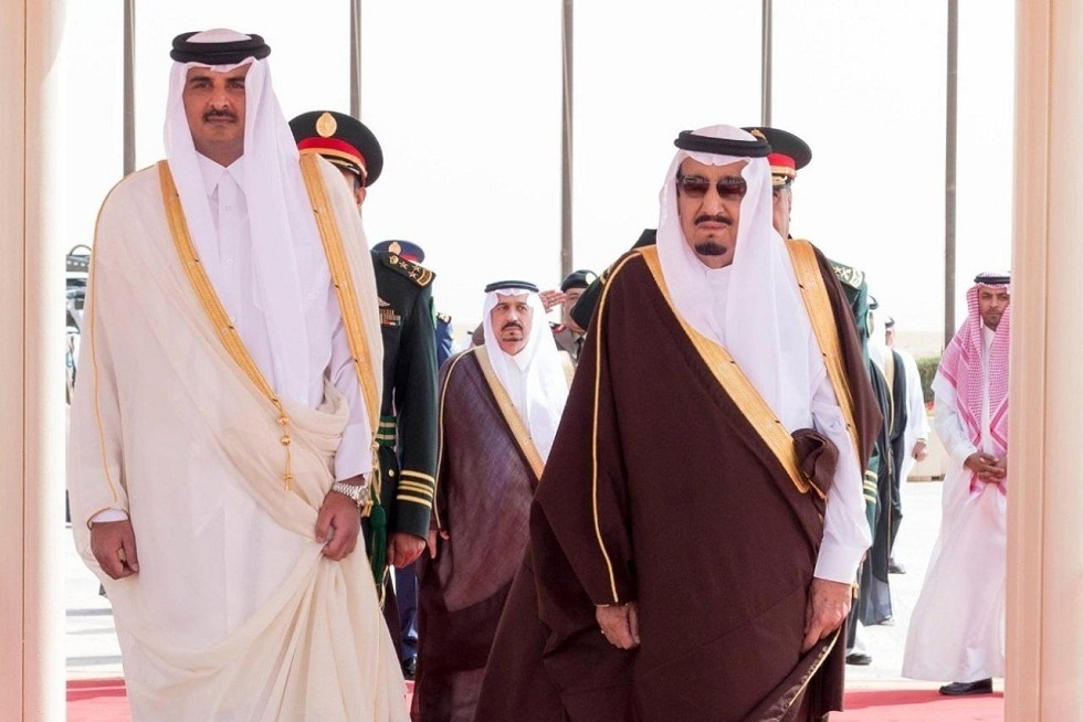 أمير قطر يعزي ملك السعودية