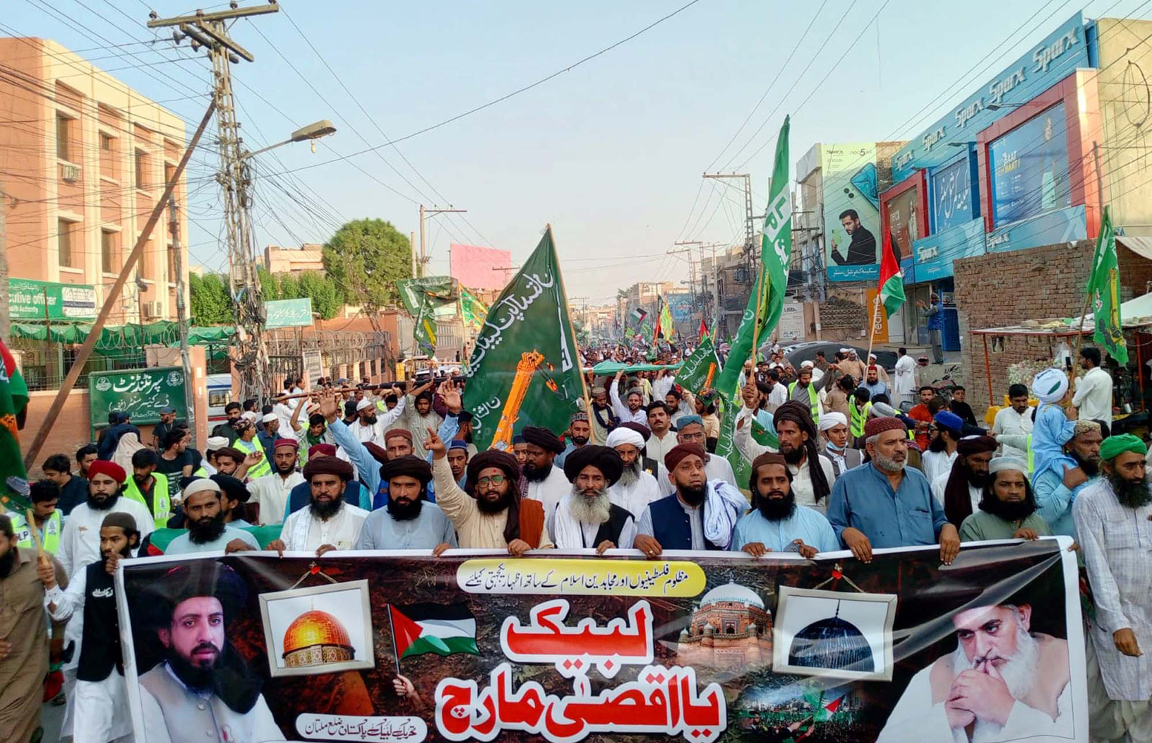 إعلام عبري: عشرات الآلاف في باكستان يدعون إلى الجهاد ضد إسرائيل
