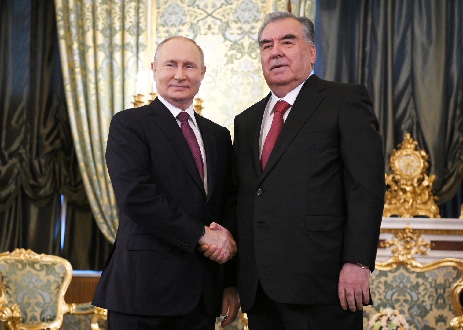 رئيس طاجيكستان يشيد بالعلاقات مع روسيا ويشير إلى تنمية العلاقات التجارية والاقتصادية